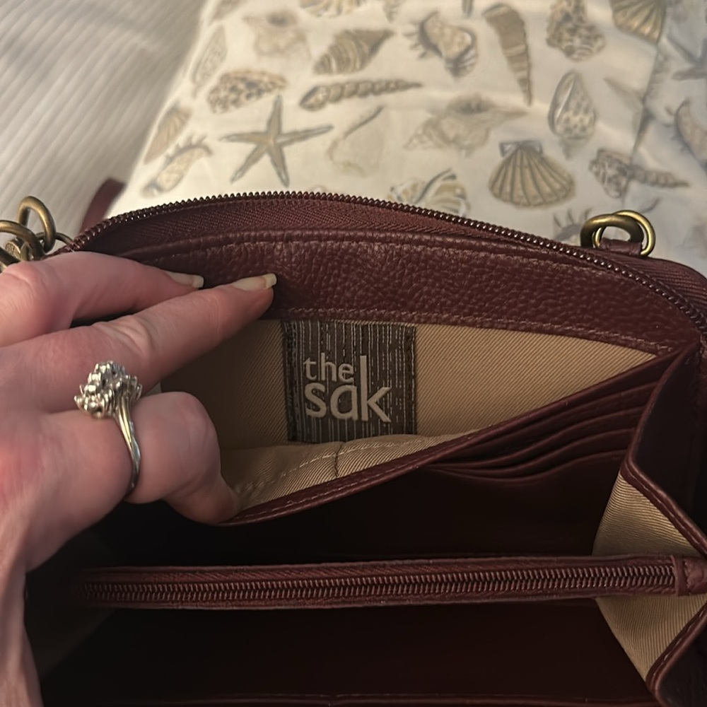 NWT, The Sak crossbody or wristlet hand crocheted, wine color, not brown. - Picture 6 of 7